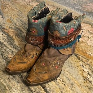 Laredo Ankle Flipped Custom Boots Distressed 
Size 8